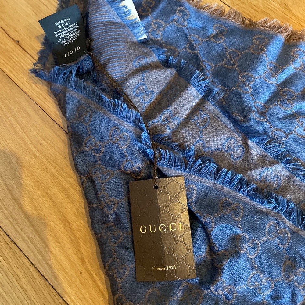 Gucci Jaquered Shawl in Brown & Blue - Picture 4 of 7